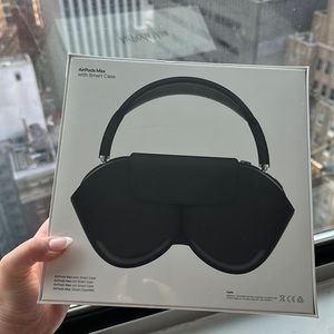 BRAND NEW UNOPENED AIRPODS MAX W SMARTCASE